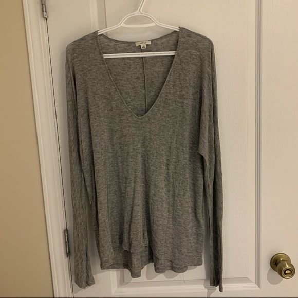 Wilfred (Aritzia, long sleeve top) - Picture 1 of 6